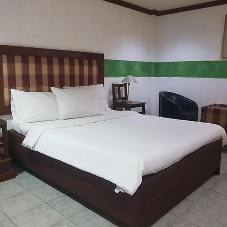 Saltimboca Tourist In Hotel Bacolod Luaran gambar